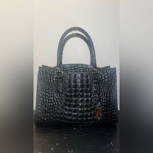 Chic Black Crocodile-Patterned Tote Bag
